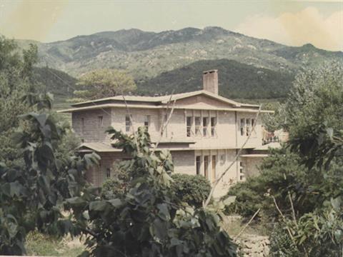 1970년대 여학생 생활관 출판부.jpg