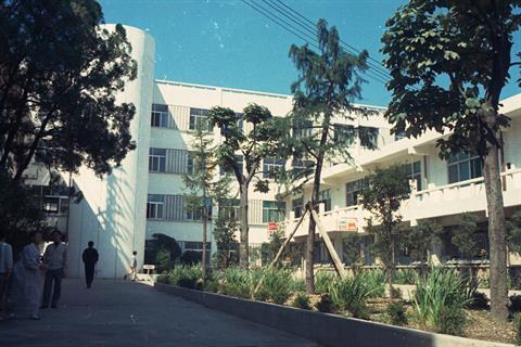 1970년대 의과대학 부속병원.jpg