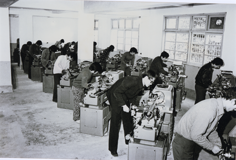 1975년 3월 11일. 공과대학 기계 실습 광경 (1).bmp