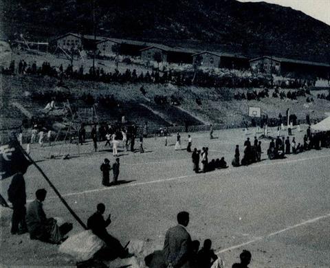 1956년 개교 10주년 기념 체육대회.jpg