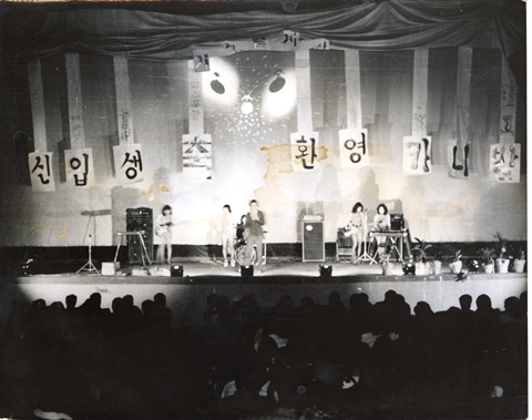 1960년대 신입생 환영 카니발.bmp