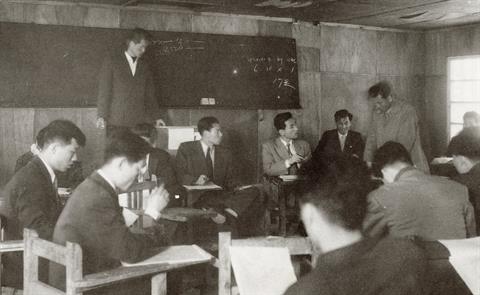 1956년 대학운영위원회 예산안 편성 회의.jpg
