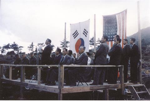 1954년 동래교사 기공식.jpg