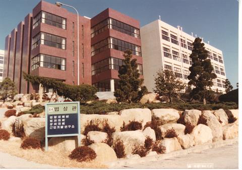 1981년 법상관.jpg